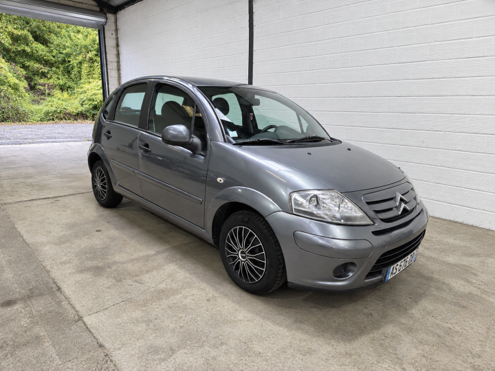 Citroën C3 dans un garage épuré 2